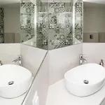 Luxury Beachfront Sea Queen - *