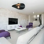 Luxury Beachfront Sea Queen - Willa *