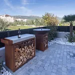 Luxury Beachfront Sea Queen - *