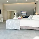 Willa Luxury Beachfront Sea Queen -
