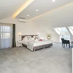 Luxury Beachfront Sea Queen - Kaštela