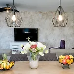 Willa Luxury Beachfront Sea Queen -