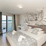 Luxury Beachfront Sea Queen - Willa *