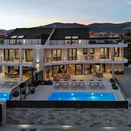 Luxury Beachfront Sea Queen - Villa