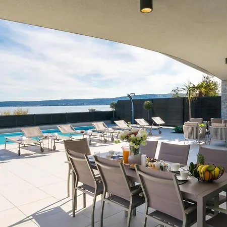 Villa Luxury Beachfront Sea Queen - *
