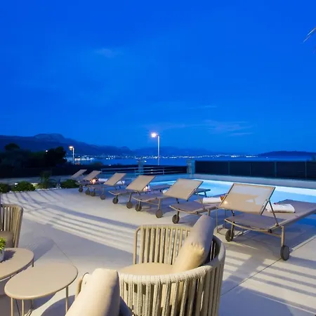 Luxury Beachfront Sea Queen - Willa *