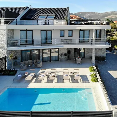 Luxury Beachfront Sea Queen - Kastela
