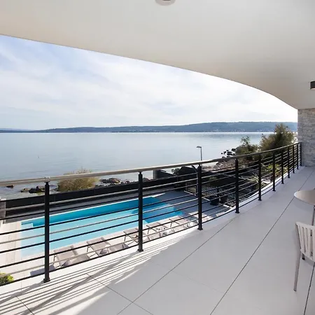 Luxury Beachfront Sea Queen - * Kastela