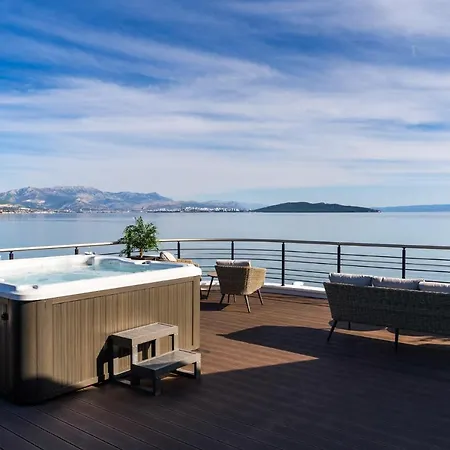 Villa Luxury Beachfront Sea Queen -