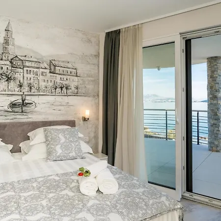 Villa Luxury Beachfront Sea Queen - Kastela