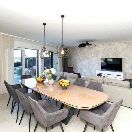 Luxury Beachfront Sea Queen - Kastela