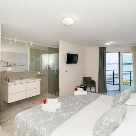 Luxury Beachfront Sea Queen -